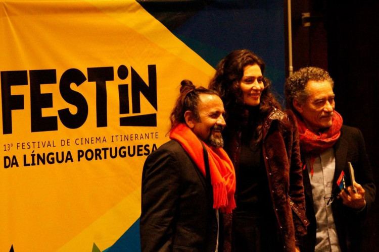 Cearense Halder Gomes recebe os troféus de Melhor Filme de Ficção e Melhor Realizador Ficção pelo longa 