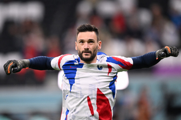 Goleiro Hugo Lloris durante aquecimento antes da partida entre França x Marrocos pelas semifinais da Copa do Mundo do Catar 