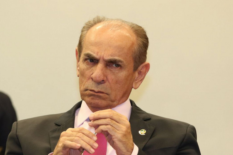 Presidente da CMO, senador Marcelo Castro (MDB-PI), na Comissão Mista de Orçamento da Câmara dos Deputados.