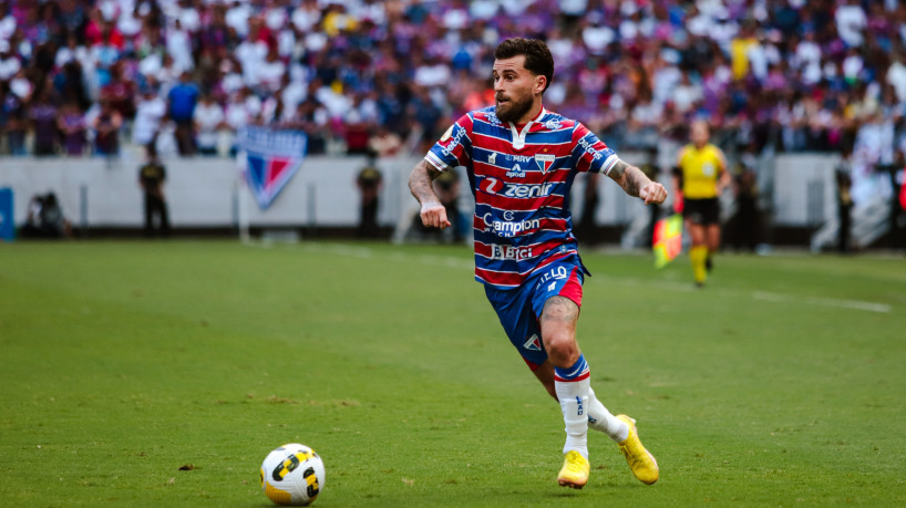 Meia Lucas Lima no jogo Fortaleza x Atlético-GO, na Arena Castelão, pelo Campeonato Brasileiro Série A 2022