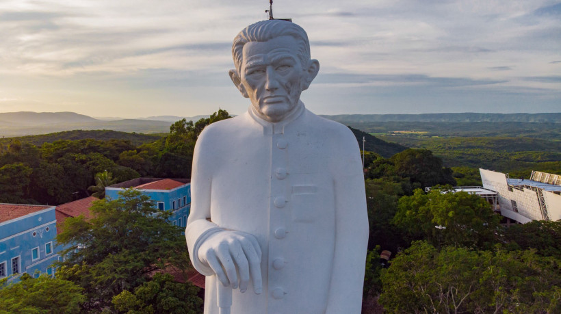 Estátua do padre Cícero, na colina do Horto, em Juazeiro do Norte