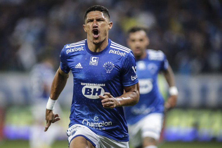 Atacante Luvannor comemora gol no jogo Cruzeiro x Vasco, no Mineirão, pelo Campeonato Brasileiro Série B 2022