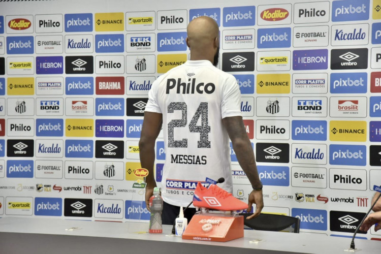 Messias é apresentado oficialmente no Santos