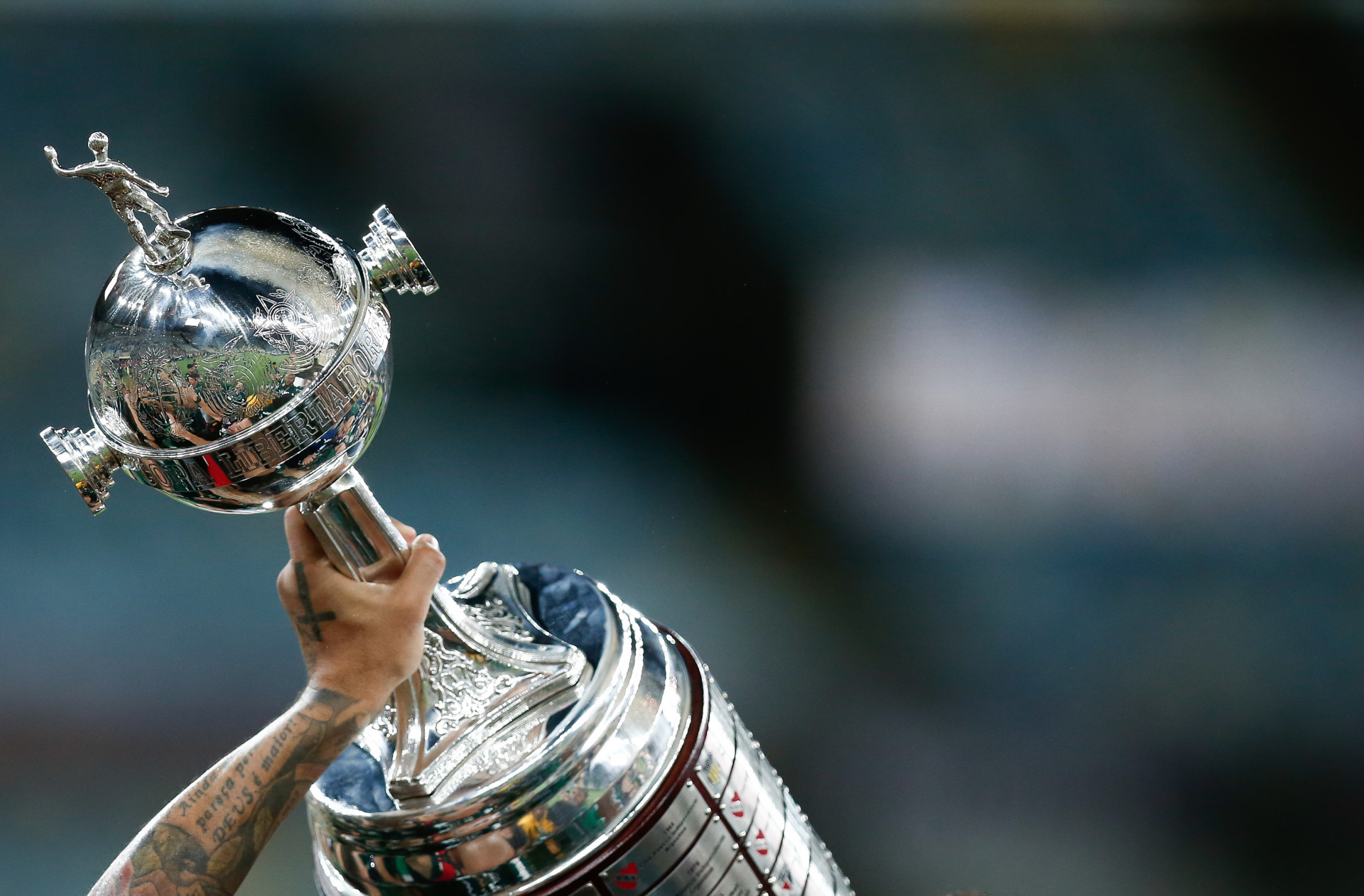 Taça da Copa Libertadores 2020 (Foto: Staff Images/ CONMEBOL)