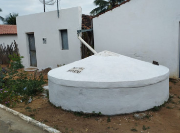 Sem a água fornecida pela Operação Carro-Pipa, moradores da comunidade Cachoeirinha do Pai do Senhor, em Tauá, estão com as cisternas vazias  