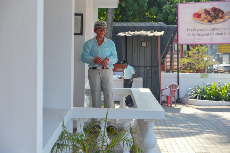 Uma estátua em tamanho real do serial killer francês Charles Sobhraj é colocada em um restaurante em Porvorim de onde ele foi preso pela primeira vez em abril de 1986 pela Polícia de Mumbai, em Goa em 22 de dezembro de 2022. O serial killer francês Charles Sobhraj, que cometeu um atentado violento ao pudor de assassinatos em toda a Ásia na década de 1970 e foi retratado na série Netflix 