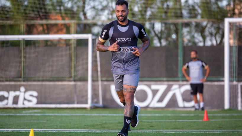 Lateral-direito Michel Macedo em treino do Ceará no estádio Carlos de Alencar Pinto, em Porangabuçu