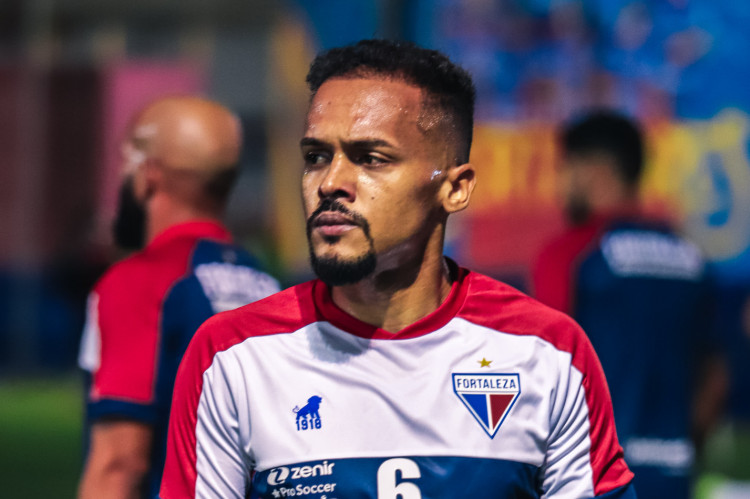 Lateral-esquerdo Bruno Pacheco em treino do Fortaleza no Centro de Excelência Alcides Santos, no Pici