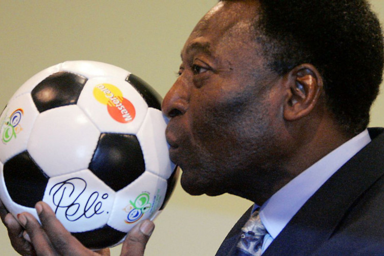 Soccer legend Pele kisses a soccer ball at a press conference in Leipzig on the occasion of the German premiere of the autobiographical film 