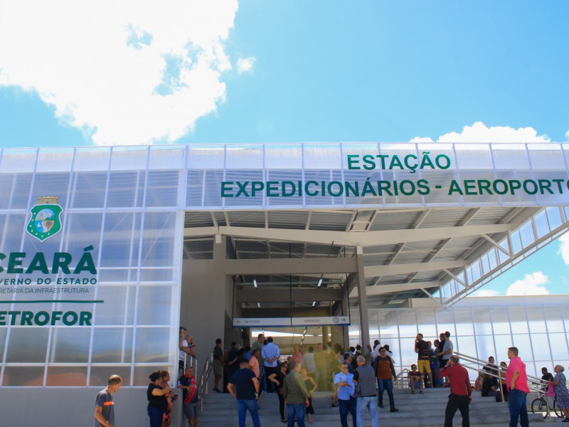 Estação do VLT na Expedicionários é ponto para observação de aviões em  Fortaleza