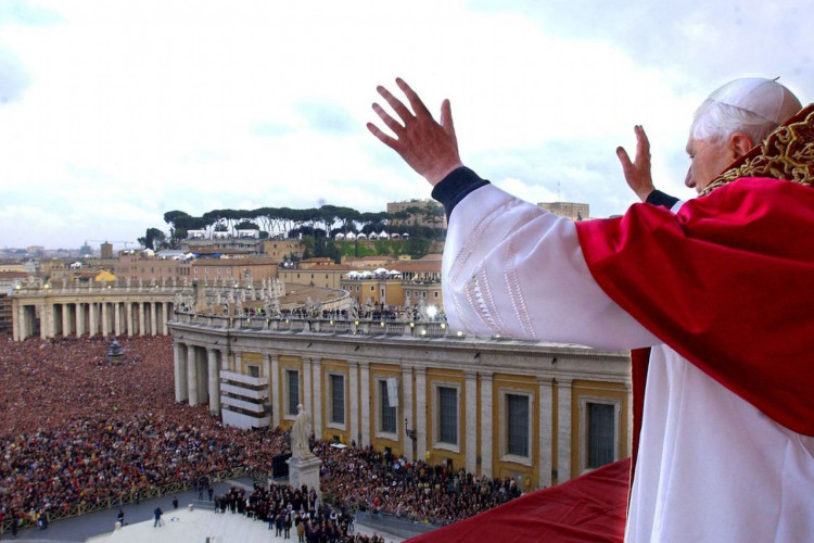 Autoridades políticas e católicas lamentam morte de Bento XVI