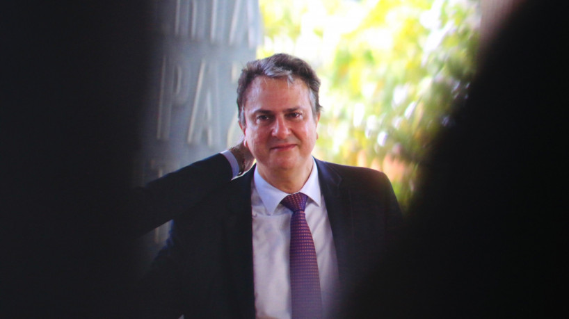 Camilo Santana (PT) se emocionou com discurso feito pelo governador eleito Elmano de Freitas (PT).