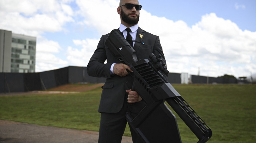 O equipamento n&atilde;o dispara balas ou outra esp&eacute;cie de muni&ccedil;&atilde;o