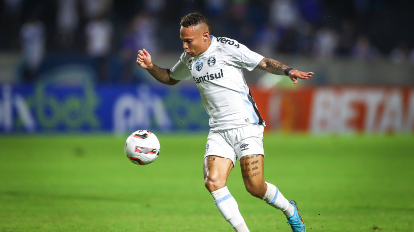 Atacante Janderson no jogo CSA x Grêmio, no estádio Rei Pelé, pelo Campeonato Brasileiro Série B 2022