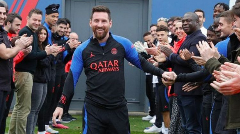 Messi retornou ao PSG após título da Copa do Mundo e férias