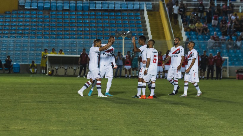 FORTALEZA, CEARÁ, 23-12-2022: Jogo Ferroviário x Asa, pela pré-eliminatória da Copa do Nordeste 2023, no Estádio Presidente Vargas .  (Foto: Fernanda Barros/ O Povo)