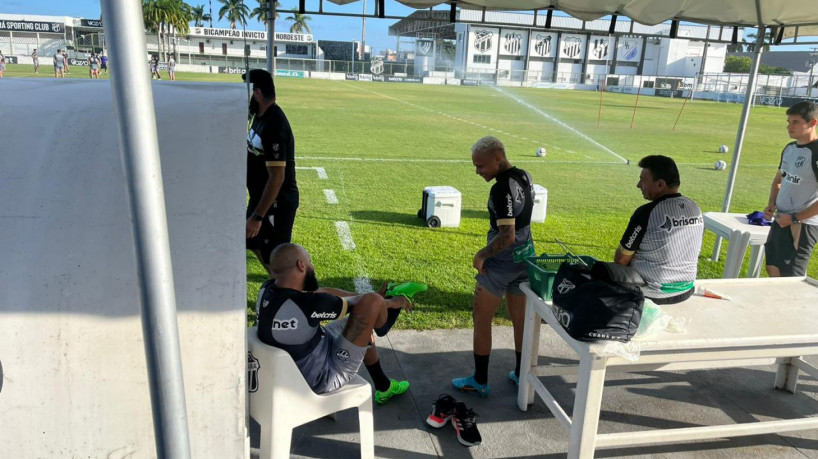 Janderson e Chay realizam atividades com novos companheiros