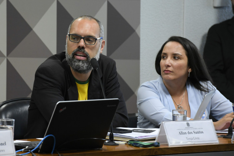 Allan dos Santos &eacute; um blogueiro bolsonarist, est&aacute; foragido da Justi&ccedil;a brasileira e mora nos Estados Unidos 