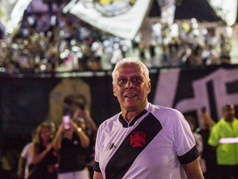 Roberto Dinamite está marcado na história do futebol brasileiro como o maior artilheiro do principal campeonato nacional de futebol
 
