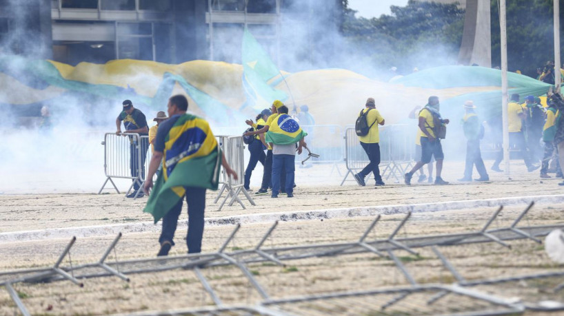 Manifestantes invadem Congresso, STF e Palácio do Planalto em 8 de janeiro de 2023