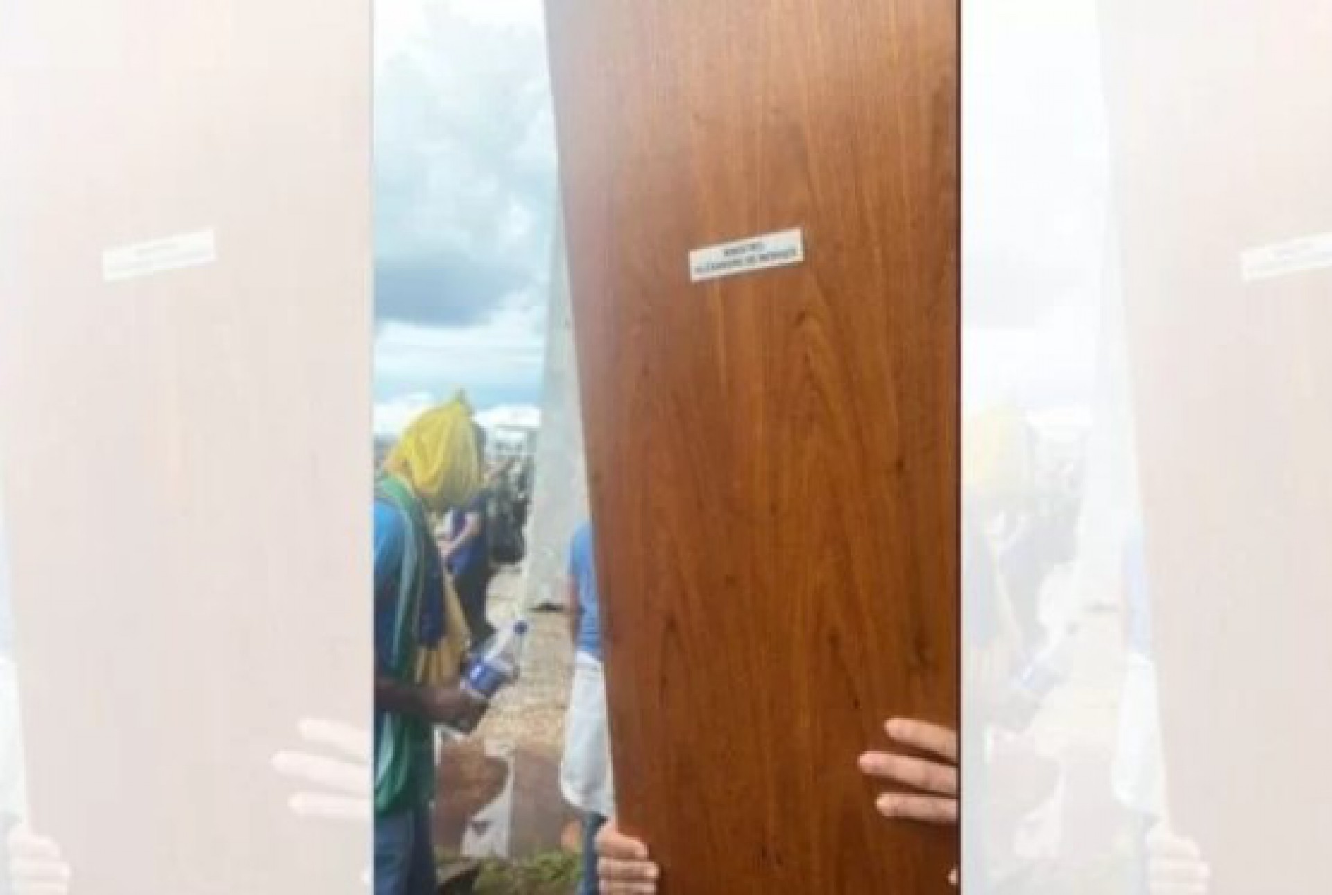 Porta do gabinete do ministro do STF, Alexandre de Moraes