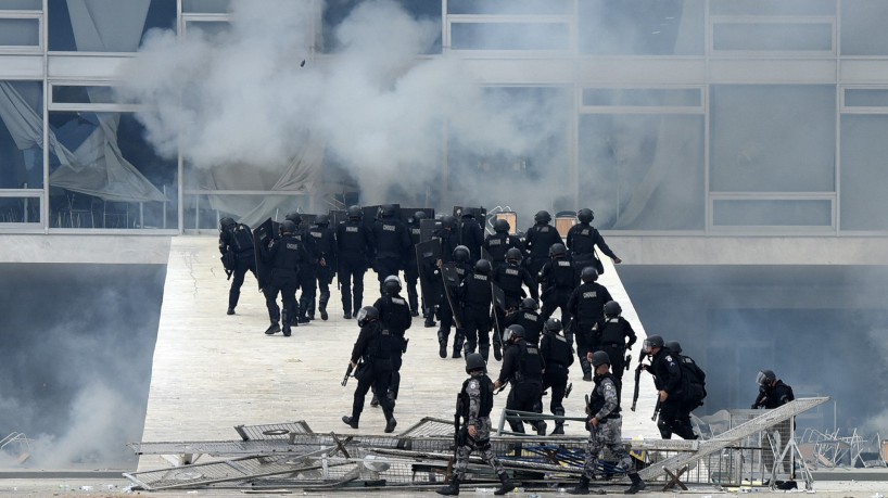 Forças de segurança confrontam apoiadores de Jair Bolsonaro em Brasília(foto...
