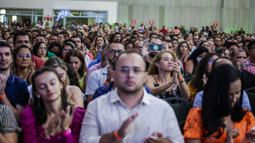 Governador Elmano de Freitas (PT) deu posse a 800 professores do cadastro de reserva(foto: THA&Ia...