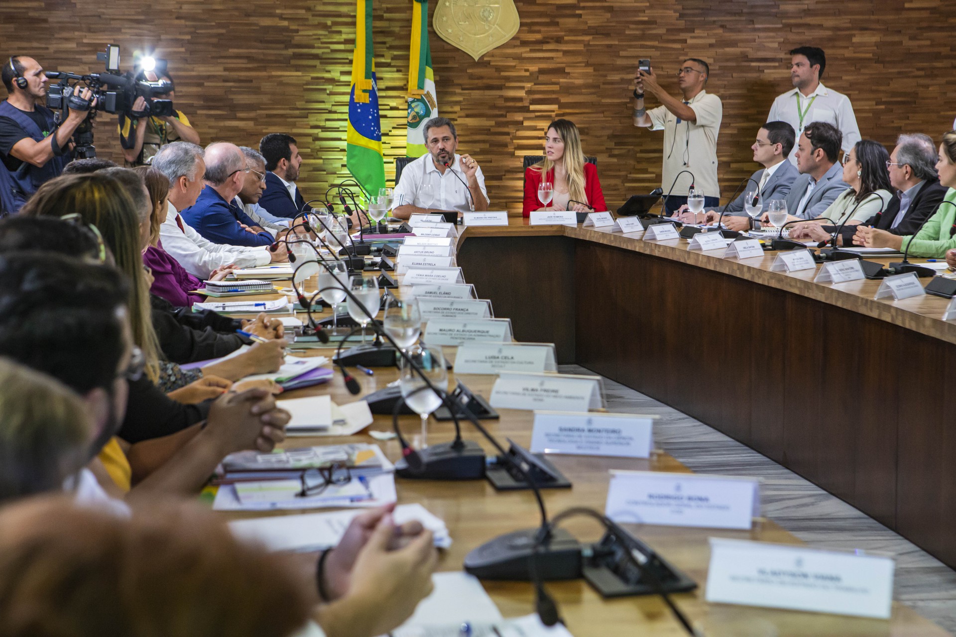 ￼ELMANO DE FREITAS em reunião de secretariado no Palácio do Abolição (Foto: FCO FONTENELE)