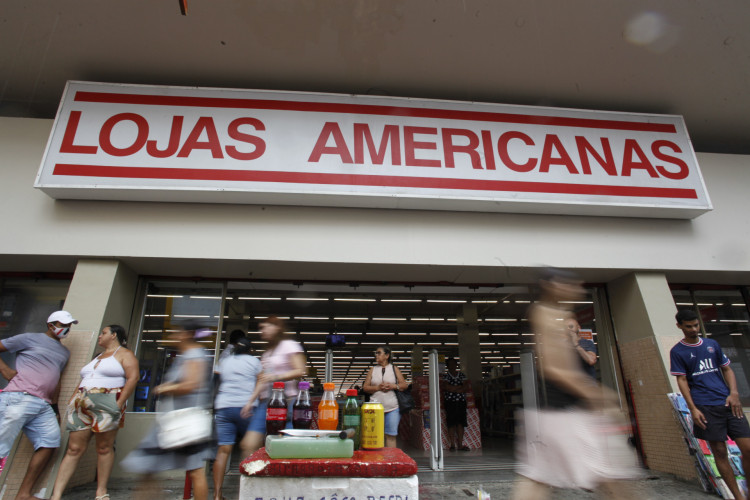 Loja abre mais de 4 mil vagas de emprego durante Natal e BlackFriday 
