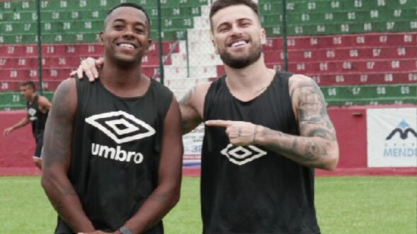 Robinho e Lucas Lima em jogo-treino
