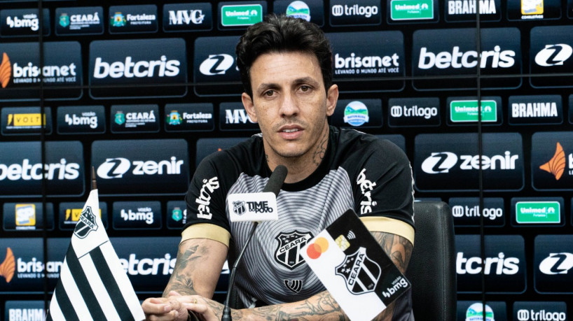 Meia Jean Carlos concedeu coletiva no Ceará nesta sexta-feira, 20. 