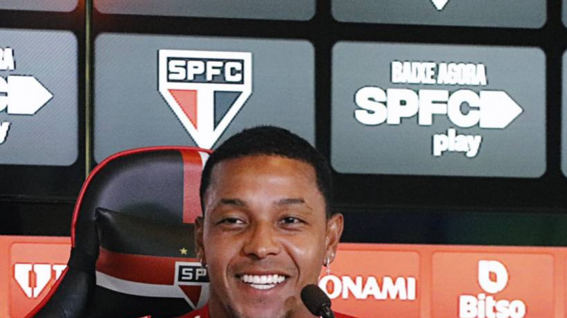 Atacante David, ex-Fortaleza, durante apresentação no São Paulo 