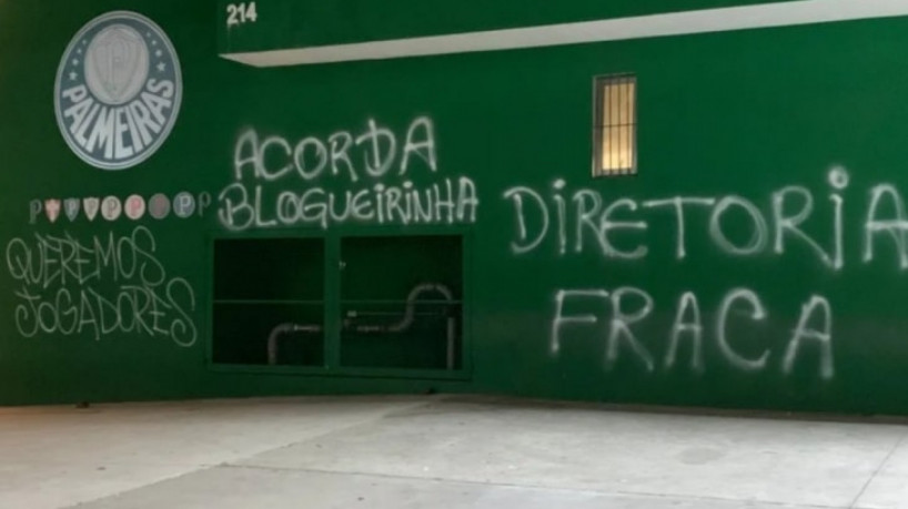 Muro da sede social do Palmeiras é pichada