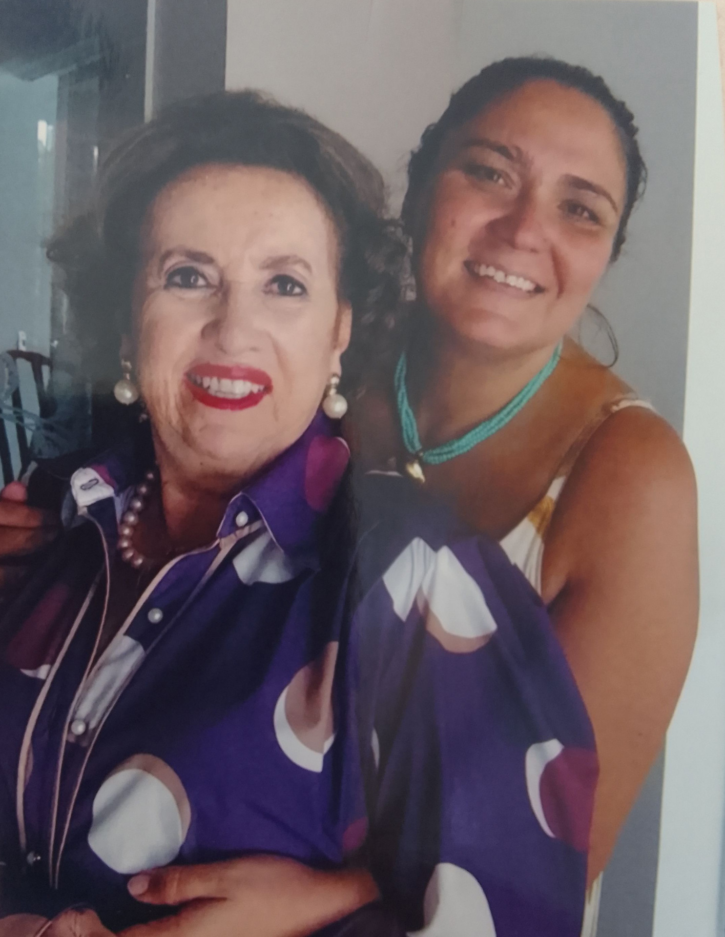 Lêda Maria e Ticiana Sudatti, cujo Rafael pôs sua magia dominical nas panelas vibráteis (Foto: Artist-freed)