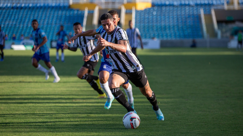 Lateral-esquerdo Danilo Barcelos no jogo Ceará x Maracanã, no PV, pelo Campeonato Cearense 2023