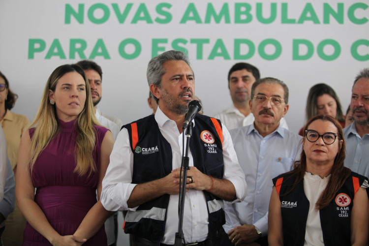 FORTALEZA, CE, BRASIL,31.01.2023:Elmano de Freitas, governador, entrega 20 novas ambulâncias do Samu.