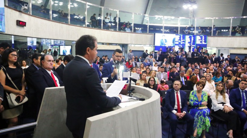 Evandro Leitão discursou na sessão que empossou os deputados 