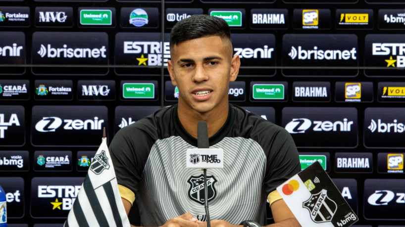 Zagueiro David Ricardo durante entrevista coletiva no Ceará