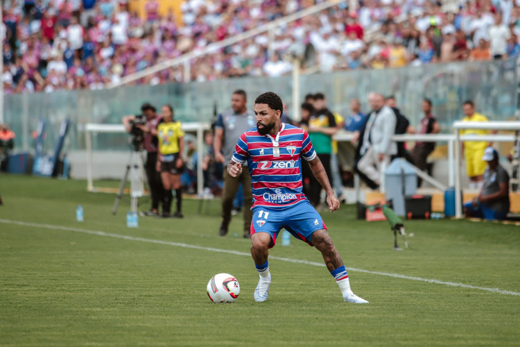 Atacante Romarinho no jogo Fortaleza x Iguatu, no PV, pelo Campeonato Cearense 2023
