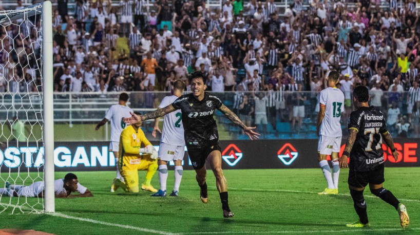 FORTALEZA, CEARÁ, 04-02-2023: Jogo pela Copa do Nordeste, Ceará x Sampaio Corrêa. Placar de 2 x 0, com vitória do alvinegro, no Estádio Presidente Vargas. (Foto: Fernanda Barros/ O Povo).