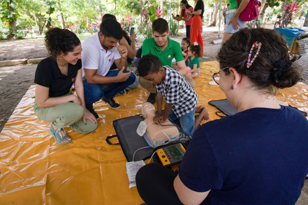 FORTALEZA, CEARÁ, BRASIL, 05-02-2023: Projeto Samuzinho orienta sobre primeiros socorros para crianças no Parque Adahil Barreto. (Foto: Samuel Setubal/ Especial para O Povo)