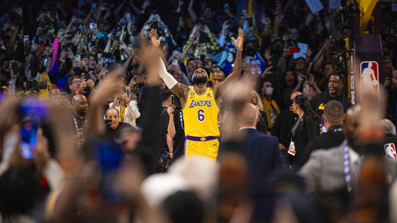 Com 38.890 pontos na carreira, LeBron James se torna maior cestinha da história da NBA