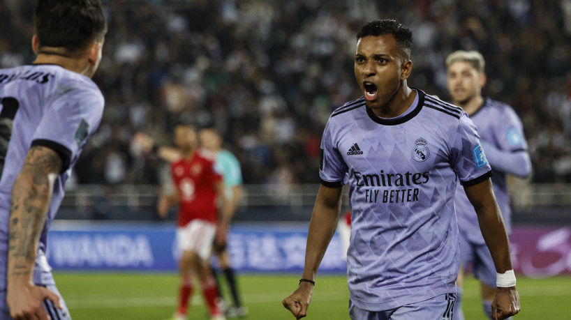 Atacante Rodrygo comemora gol no jogo Al Ahly x Real Madrid, no estádio Prince Moulay Abdellah, pela semifinal do Mundial de Clubes