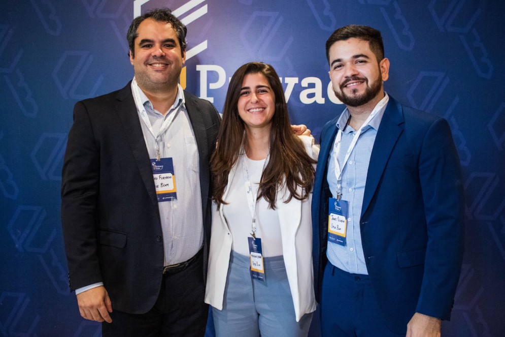A palestra de chegada da Privacy Club ficou a cargo dos advogados da Opice Blum, Tiago Furtado, Mariana Zonari e Jones Oliveira
