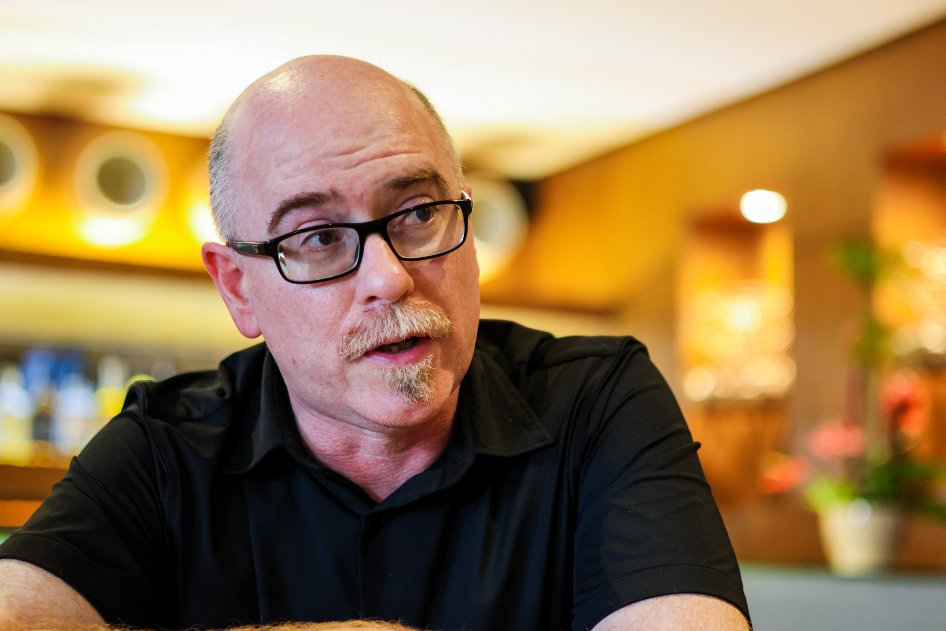 FORTALEZA, CEARA, BRASIL, 09.02.23: Vladimir Pinheiro-Safatle, entrevista para o Jornal O POVO, filósofo, escritor e músico brasileiro nascido no Chile. É professor titular da cadeira de Teoria das Ciências Humanas da Faculdade de Filosofia, Letras e Ciências Humanas da Universidade de São Paulo. (Foto: Aurelio Alves) (Foto: AURÉLIO ALVES)