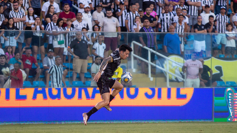 Meia Jean Carlos no jogo Ceará x Sampaio Corrêa, no PV, pela Copa do Nordeste 2023