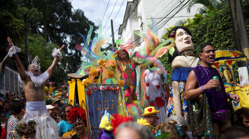 Carnaval volta às ruas do Rio de Janeiro, após a pandemia e um período sombrio para a cultura no governo de Jair Bolsonaro