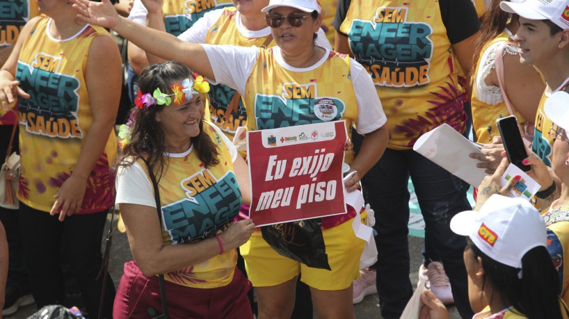 FORTALEZA, CE, BRASIL,14.02.2023: Manifestação pela aprovação do piso da enfermagem, Paço Municipal.