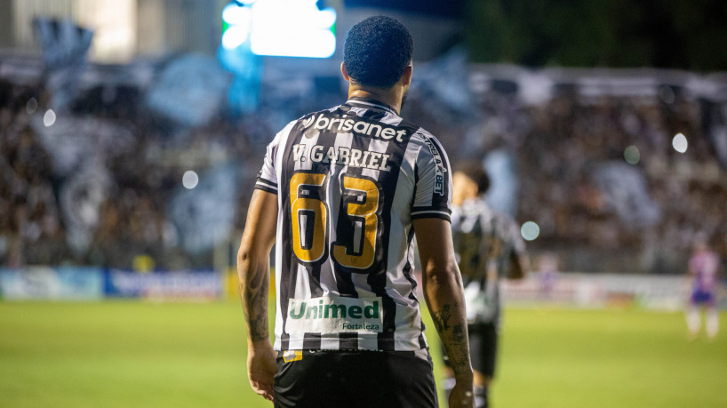 Atacante Vitor Gabriel no jogo Ceará x Fortaleza, no PV, pela Copa do Nordeste 2023