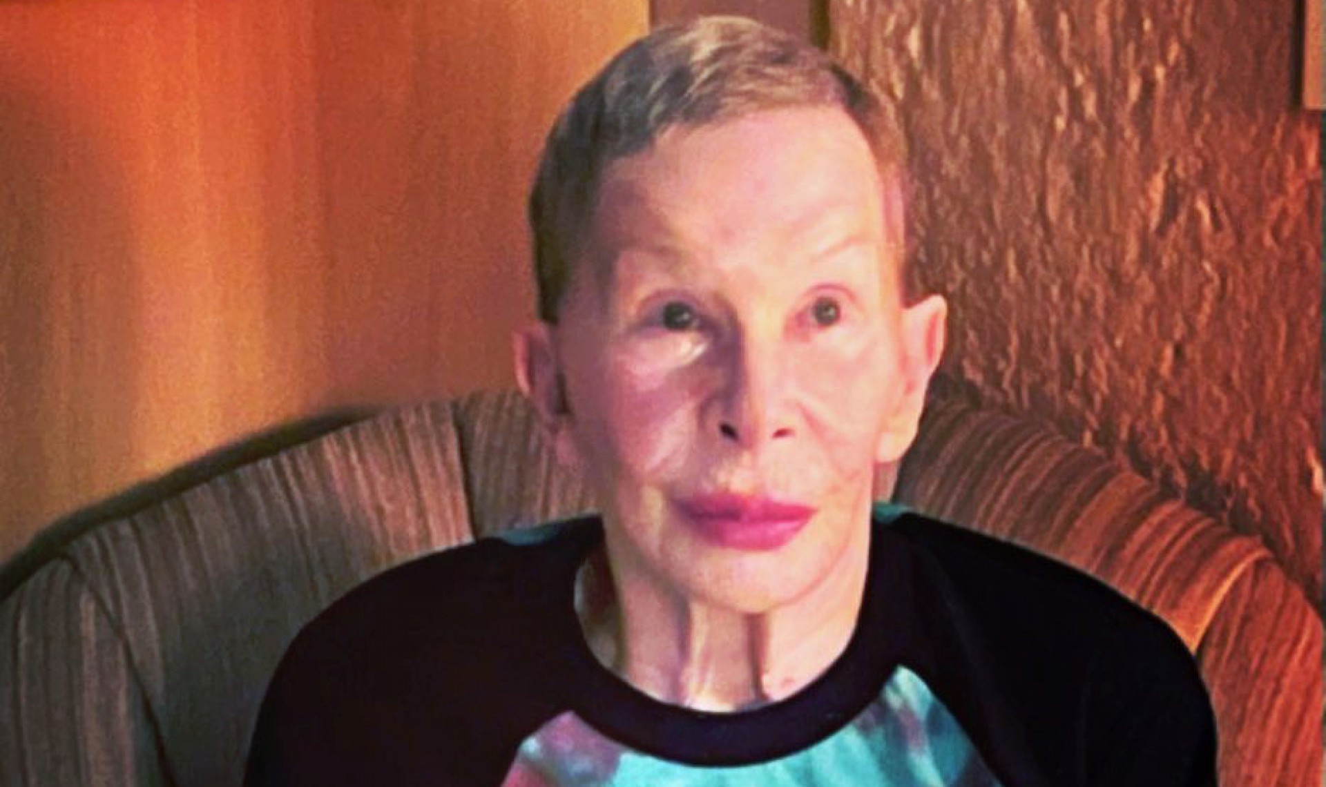 Rita Lee em foto publicada após tratamento do câncer de pulmão nas redes sociais de Roberto de Carvalho  (Foto: Reprodução/Instagram)